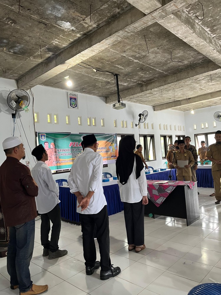 Pelantikan dan Pengambilan Sumpah Mutasi Perangkat Desa Pakuan Kecamatan Narmada