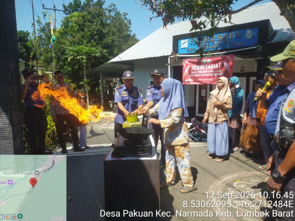 Tanggap Darurat Bahaya Kebakaran: Dinas Pemadam Kebakaran Lombok Barat Berikan Sosialisasi dan Simulasi di Desa Pakuan