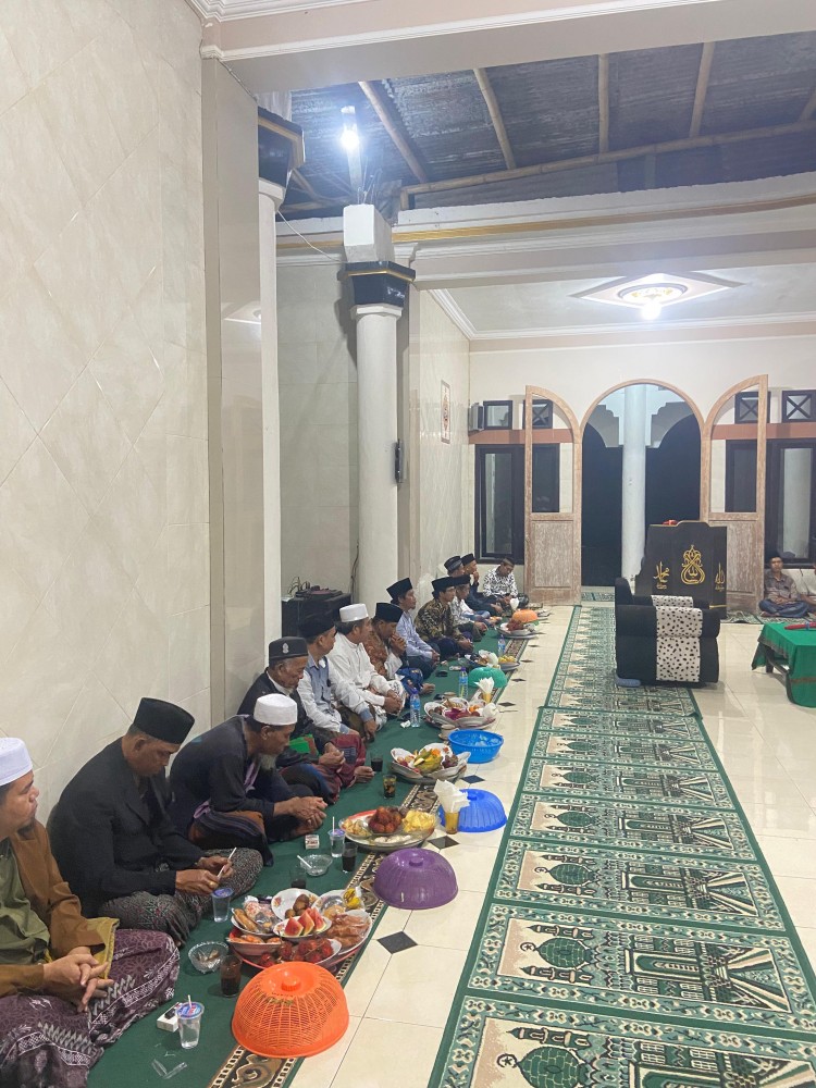 Pemuda Pemudi desa Pakuan dan Mahasiswa KKN PMD Unram Turut membantu Merayakan Isra Mi'raj Nabi Muhammad SAW di Dusun Jurang Malang, Desa Pakuan
