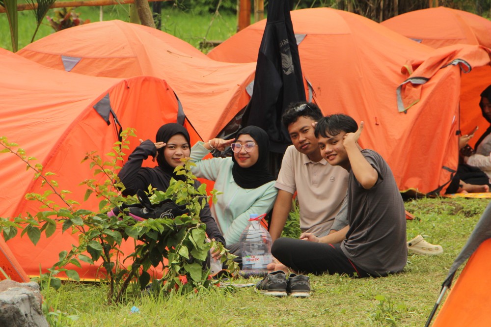Pokdarwis, Karang Taruna Bersama KKN PMD Unram Desa pakuan Turut Membantu Melancarkan Event Camping Ground Dewi Pakuan